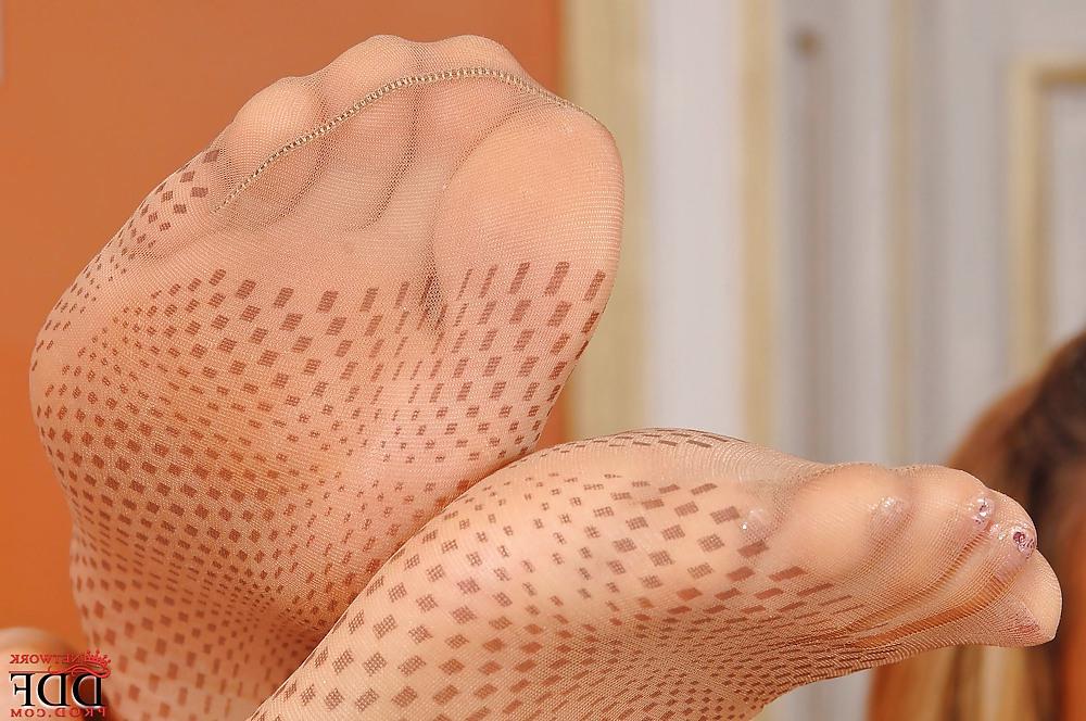 18P Nylon Feet