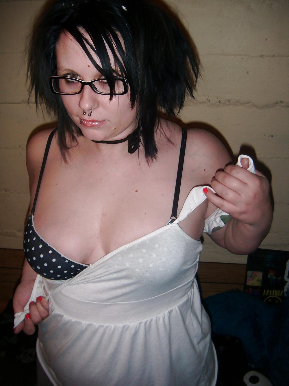 25P Chubby EMO hottie getting naked