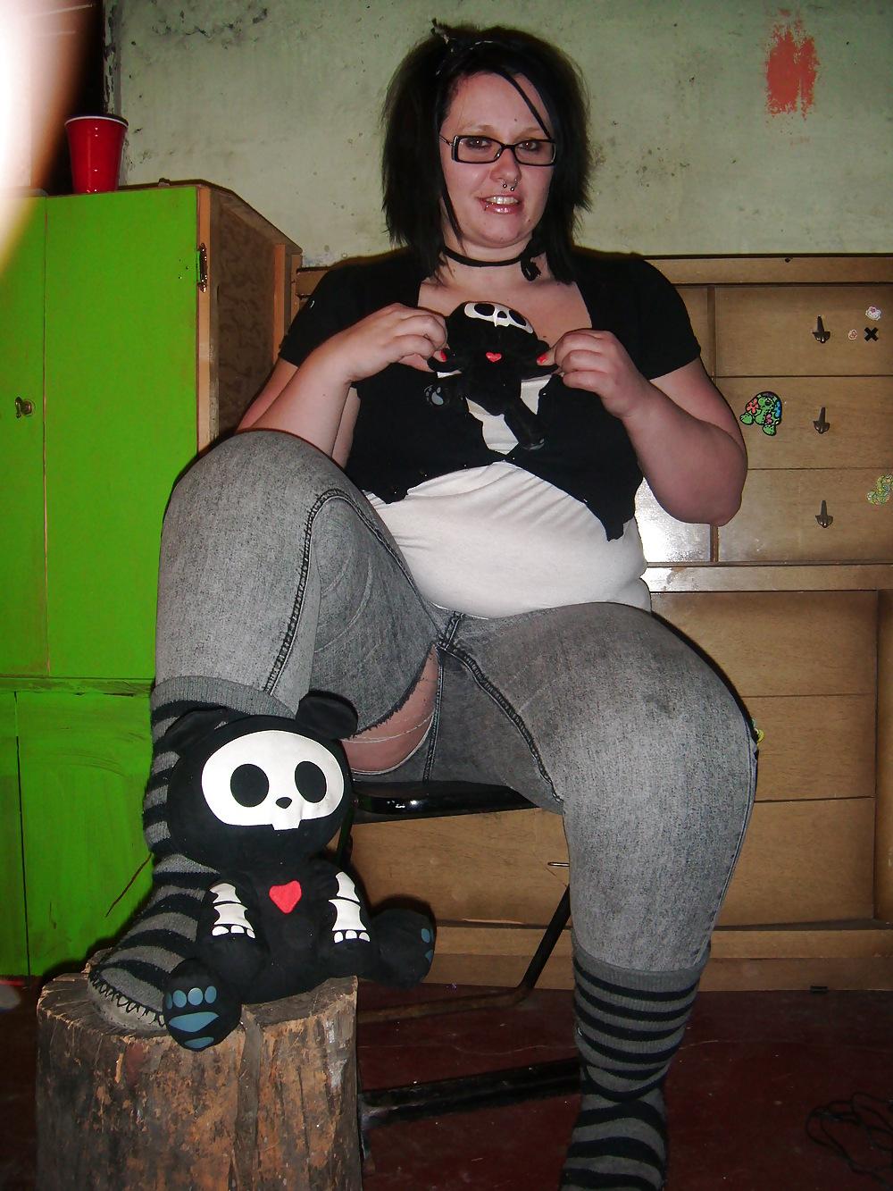 25P Chubby EMO hottie getting naked
