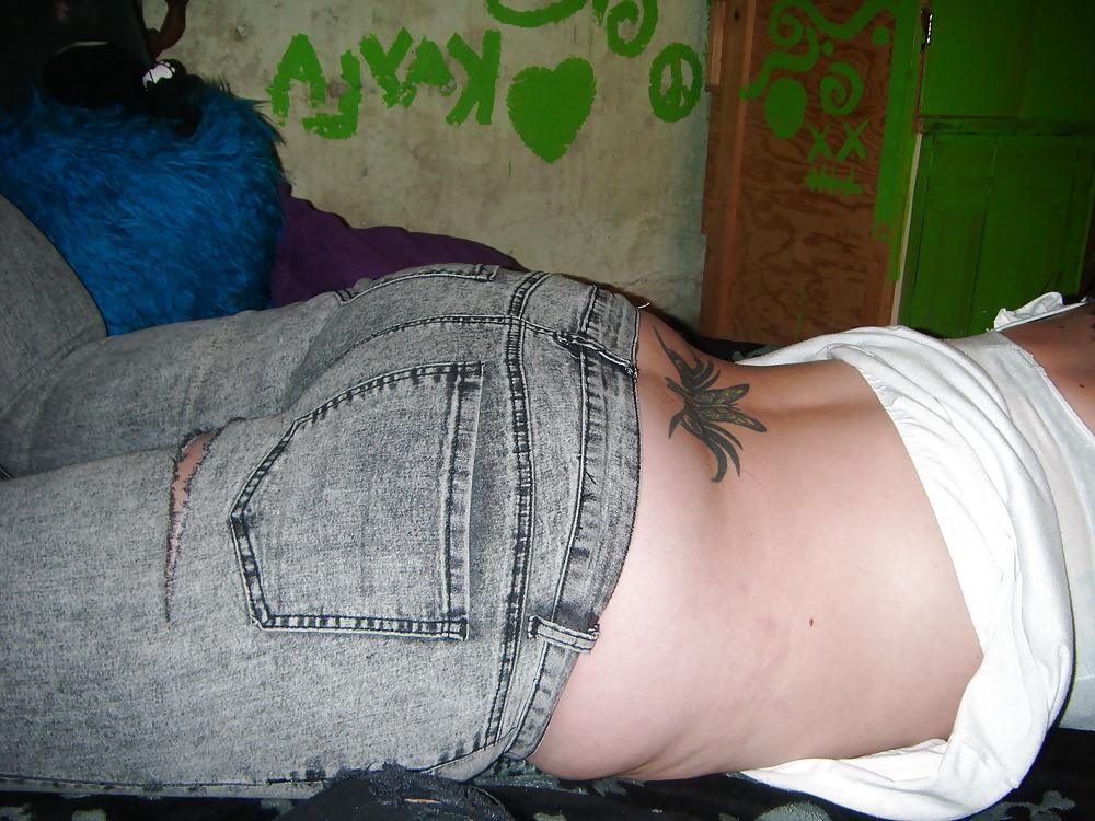 25P Chubby EMO hottie getting naked