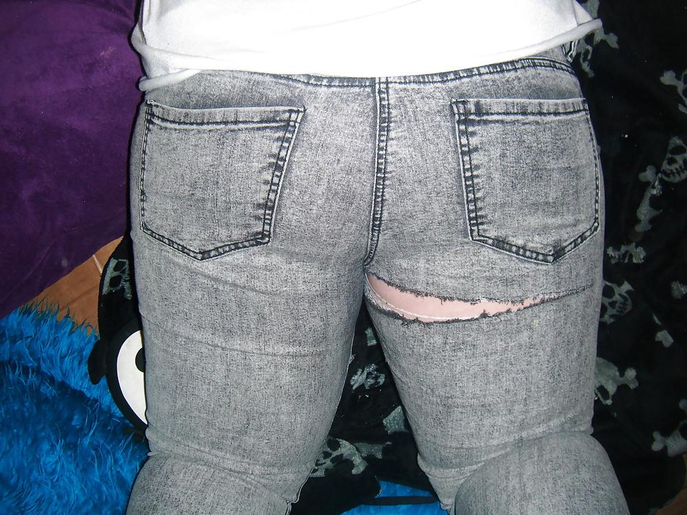 25P Chubby EMO hottie getting naked
