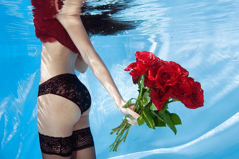 25P Erotic Art of Roses - Session 3