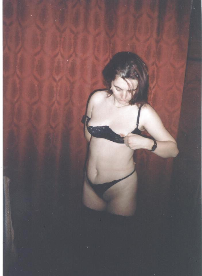 25P Brunette mature bitch