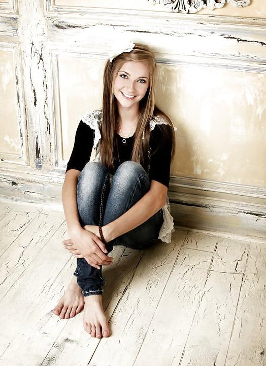 25P Cute Teen Feet From Facebook