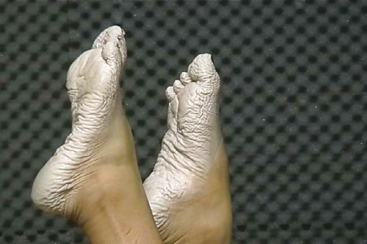 21P Bianca's wet wrinkled feet 