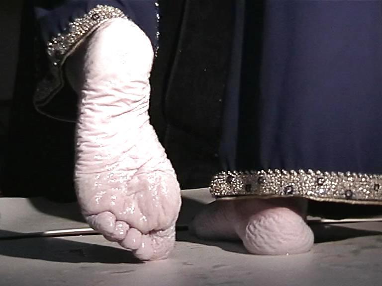 21P Bianca's wet wrinkled feet 