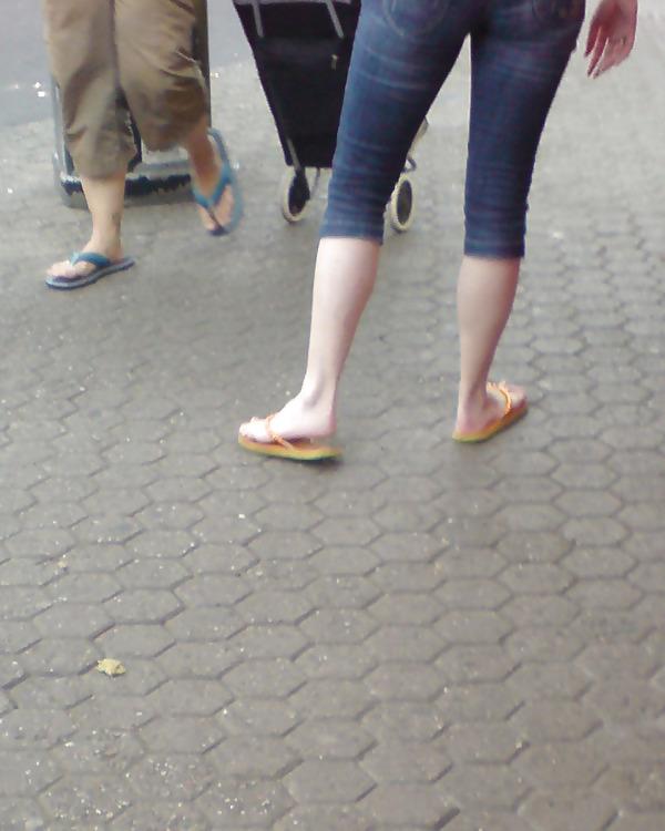 25P Feet all around