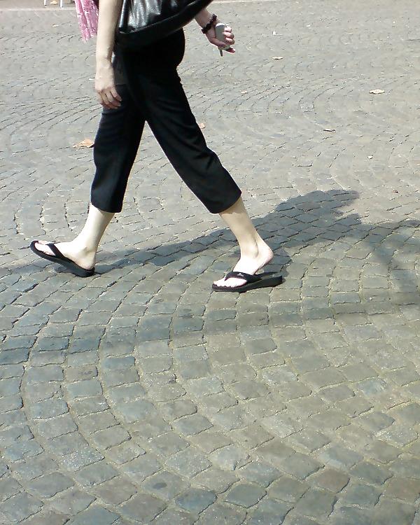 25P Feet all around