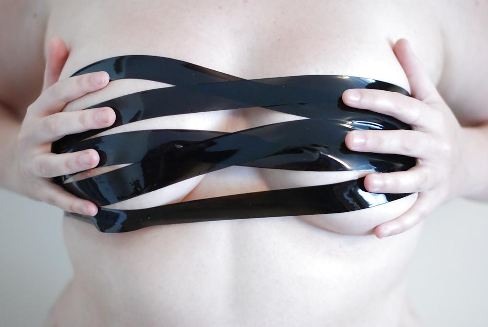 11P Lingerie & Toys