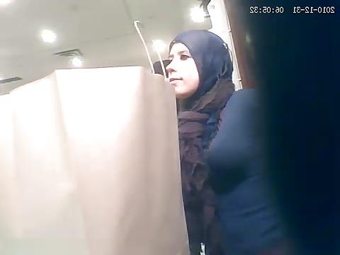 18P Big boobs arab  bitch in the mall