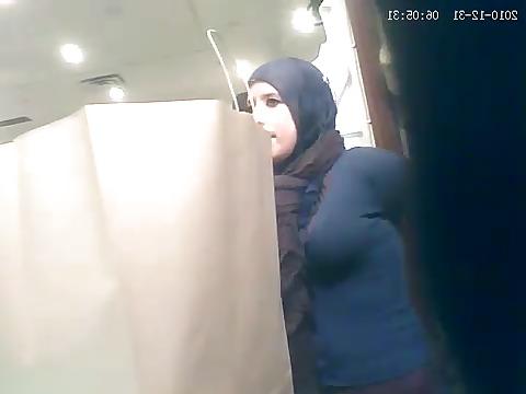 18P Big boobs arab  bitch in the mall