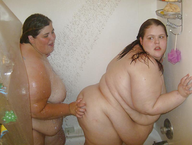 20P SSBBW girls showering together (REAL girlS)