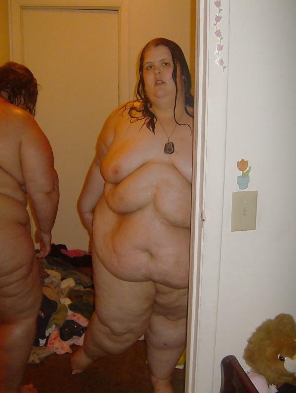 20P SSBBW girls showering together (REAL girlS)