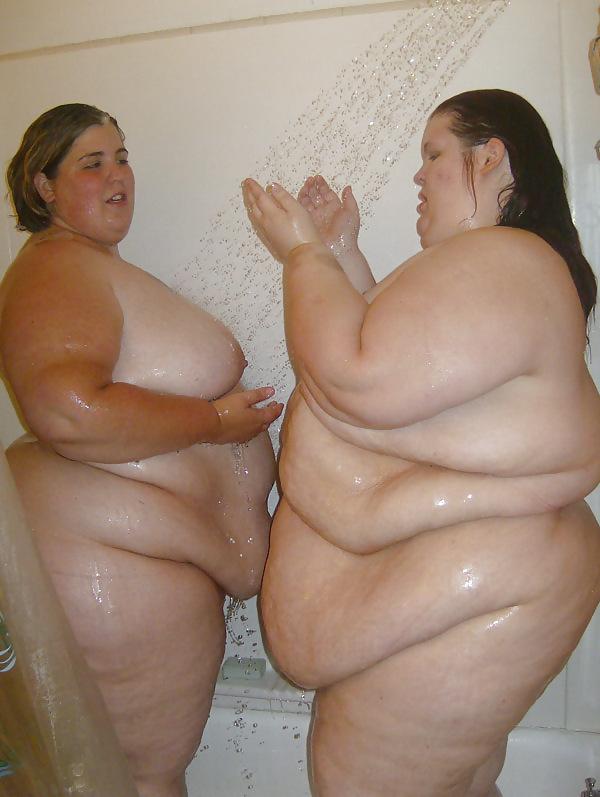 20P SSBBW girls showering together (REAL girlS)