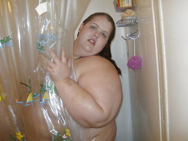 20P SSBBW girls showering together (REAL girlS)