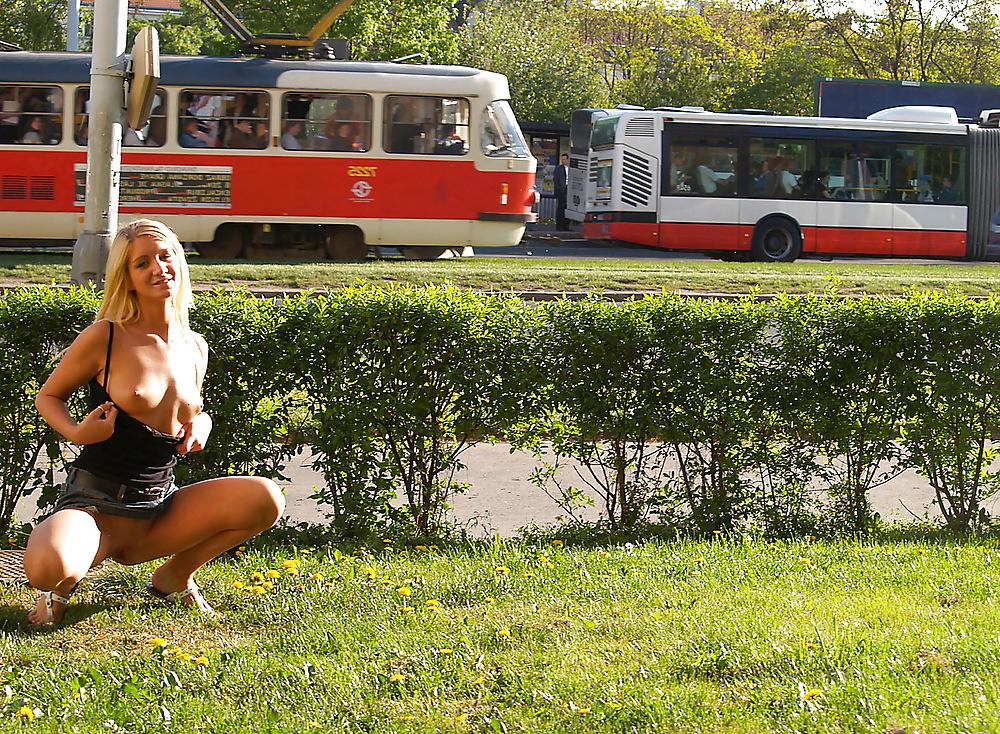 21P Naked in Public #101