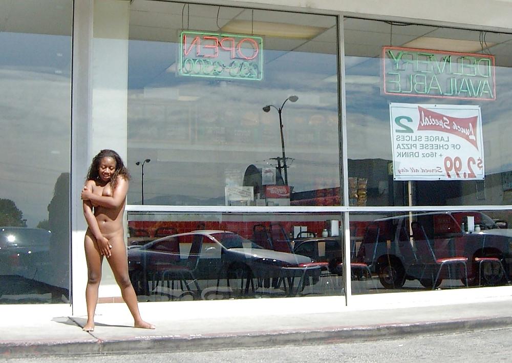 25P NUDE IN PUBLIC - Andrea