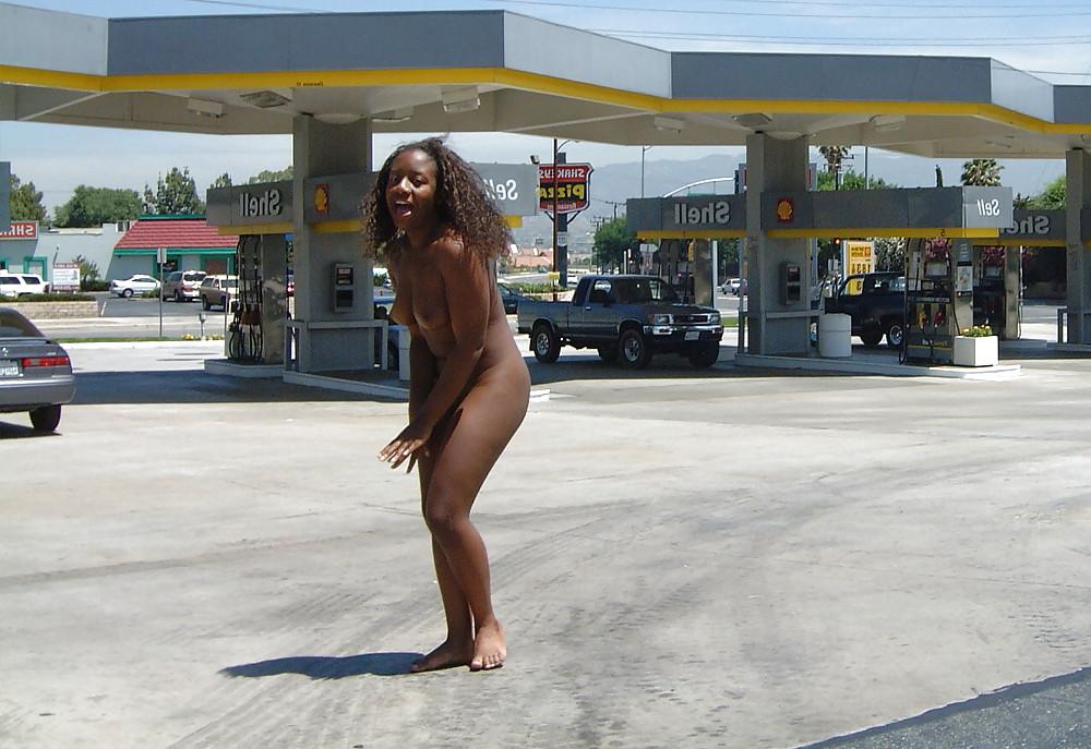 25P NUDE IN PUBLIC - Andrea