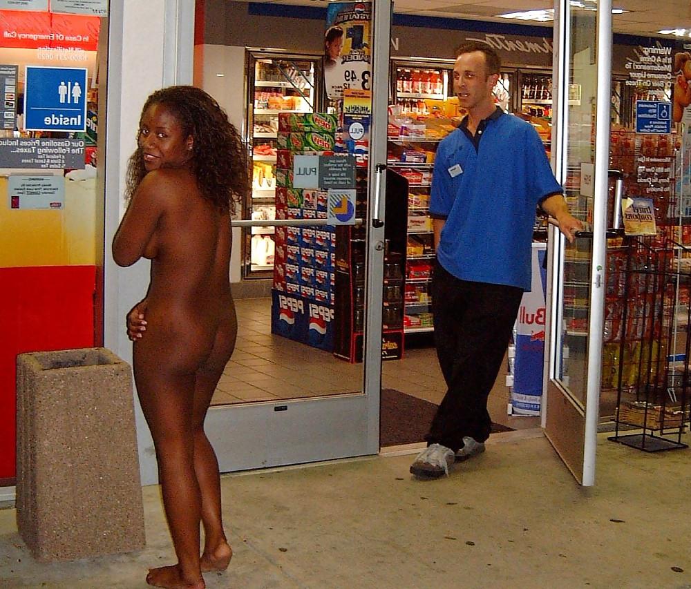 25P NUDE IN PUBLIC - Andrea