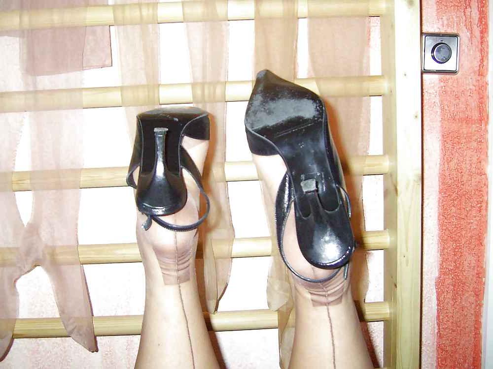 20P Her lovely legs and feet in nylons
