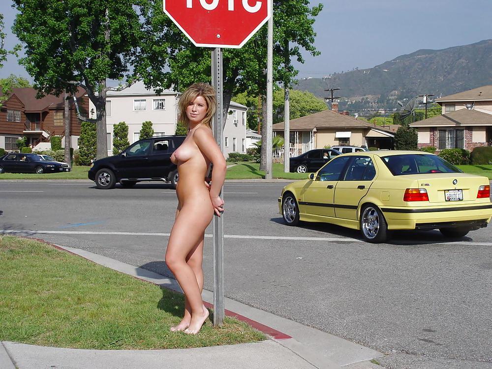 25P NUDE IN PUBLIC - Christina Bonetpels