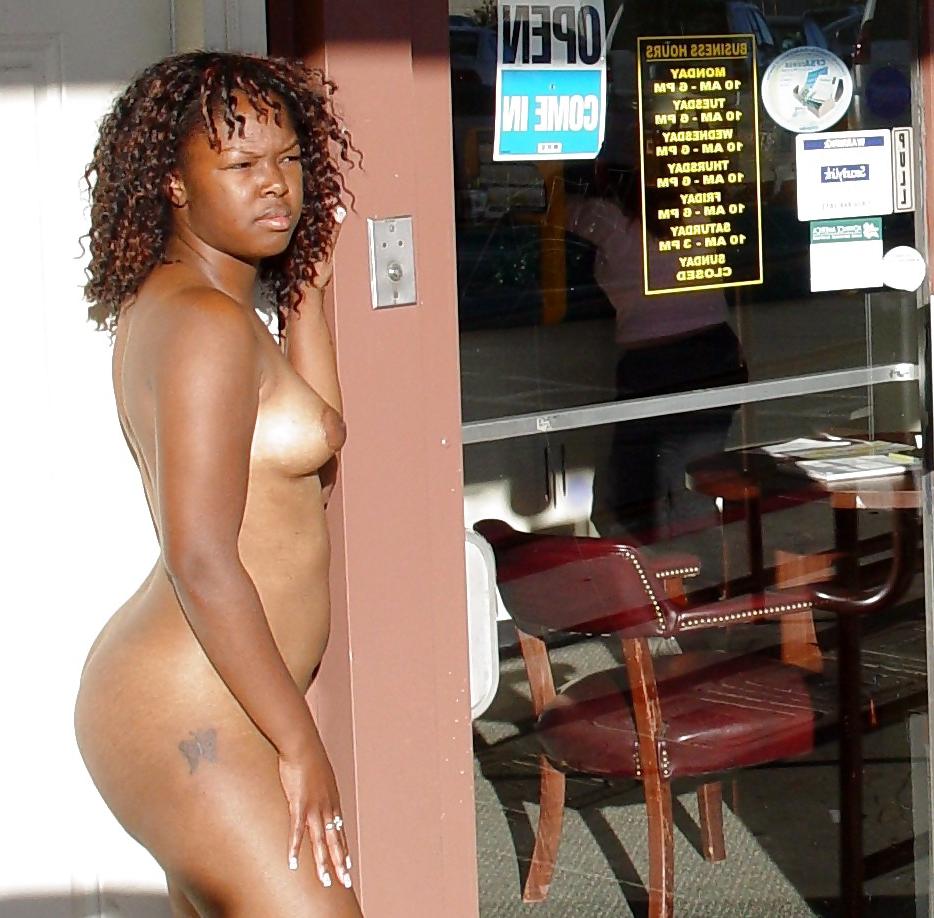 25P NUDE IN PUBLIC - Timyia Walker