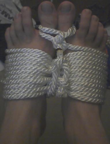 25P Tied feet