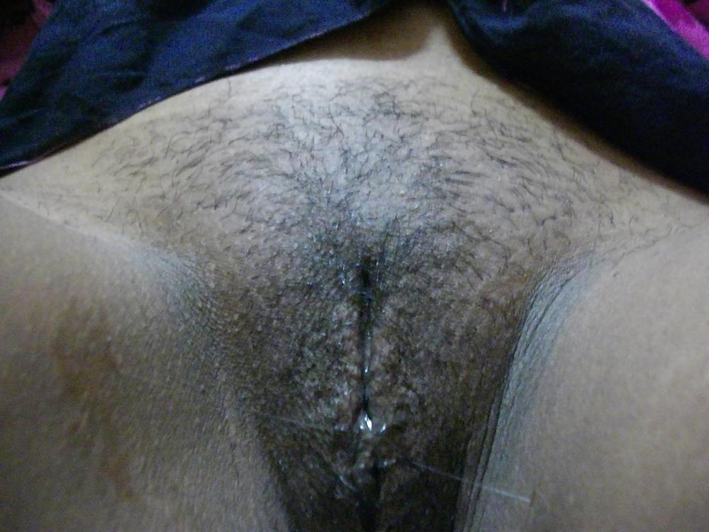 25P Gf's natural hairy pussy
