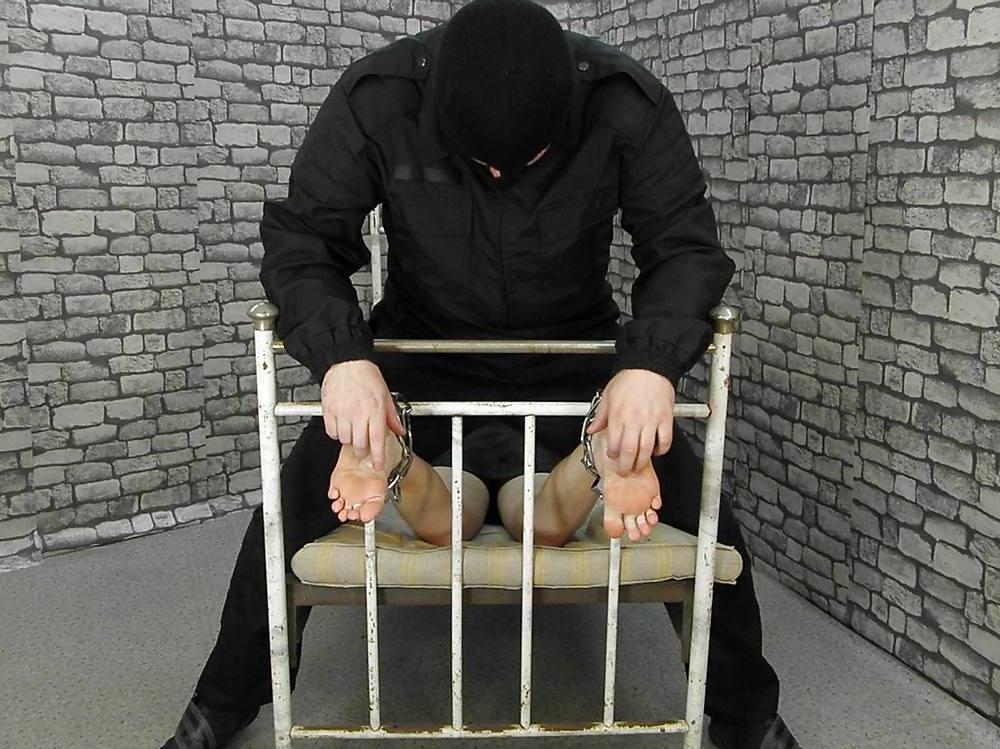 15P Bondage Feet Pain