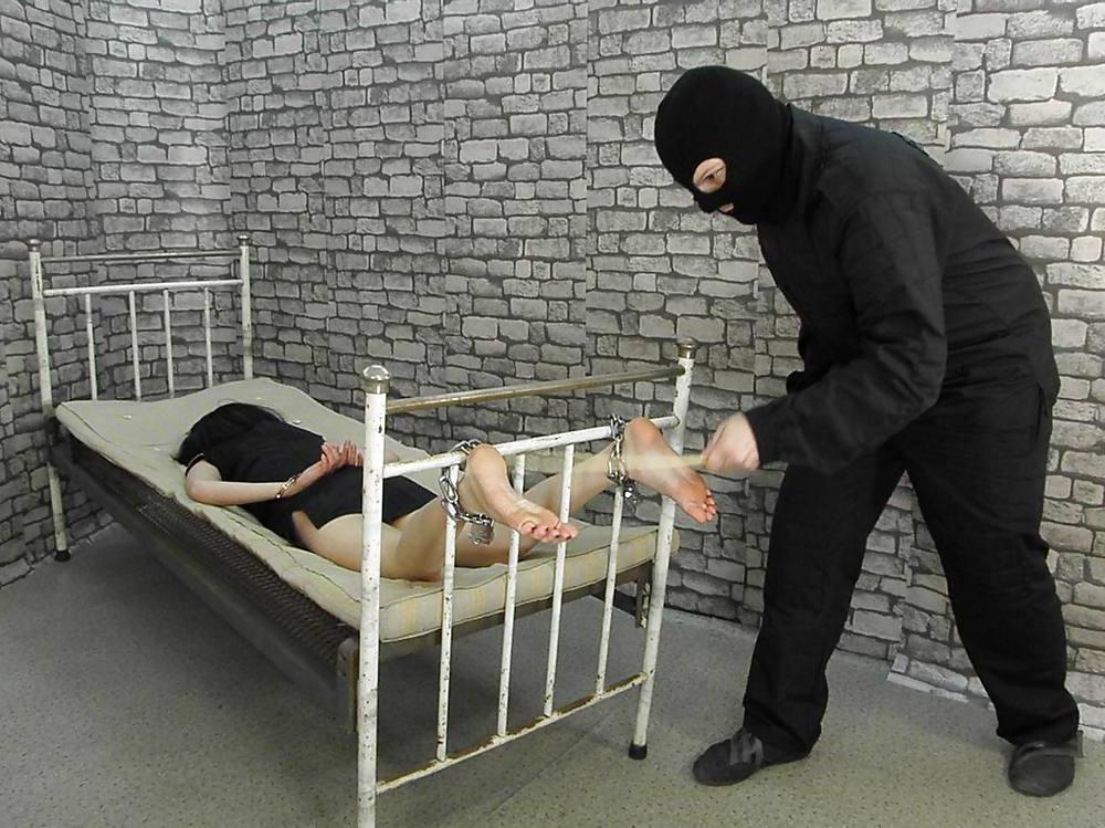 15P Bondage Feet Pain