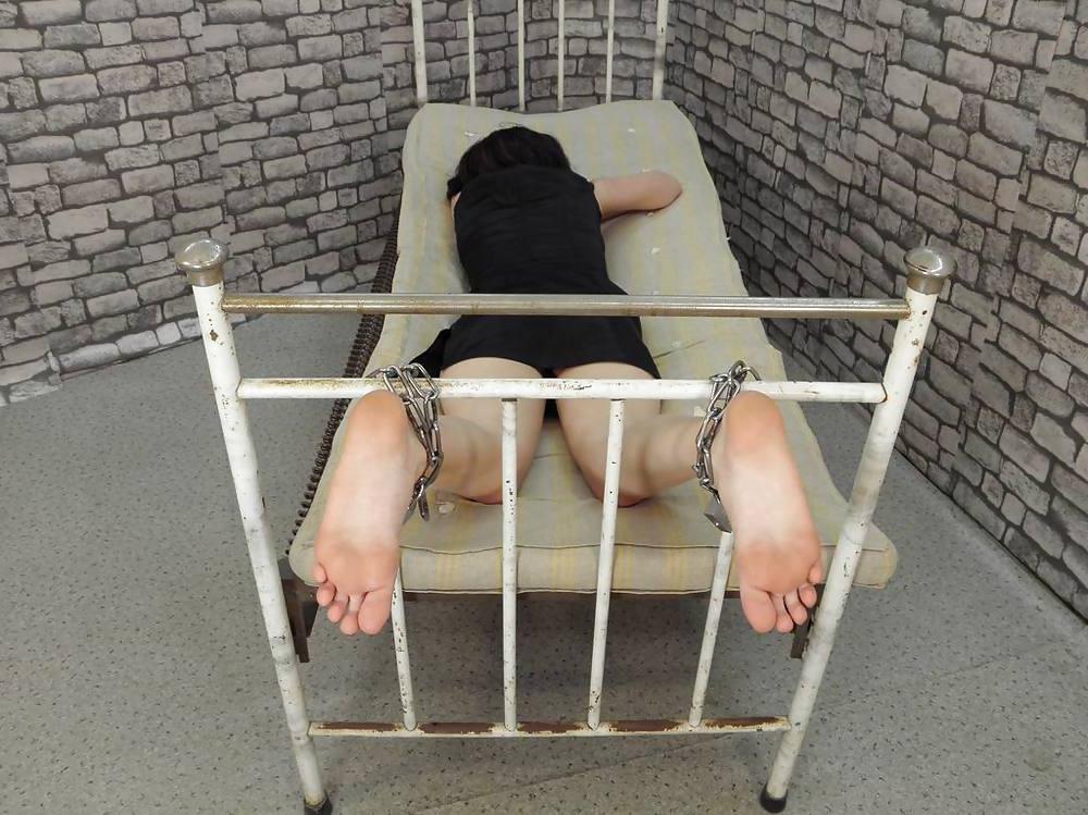 15P Bondage Feet Pain