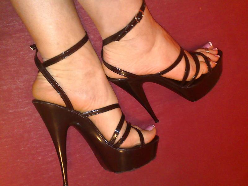 12P The sexi toes :)