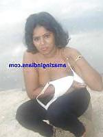 14P Aunty doing nude pic,for  money