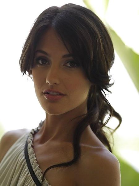 22P Topless and beautifull
