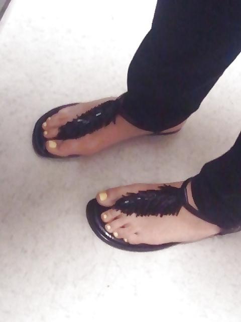 25P Sexy Coworkers Feet
