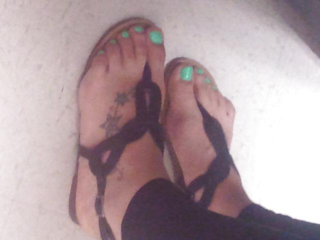 25P Sexy Coworkers Feet