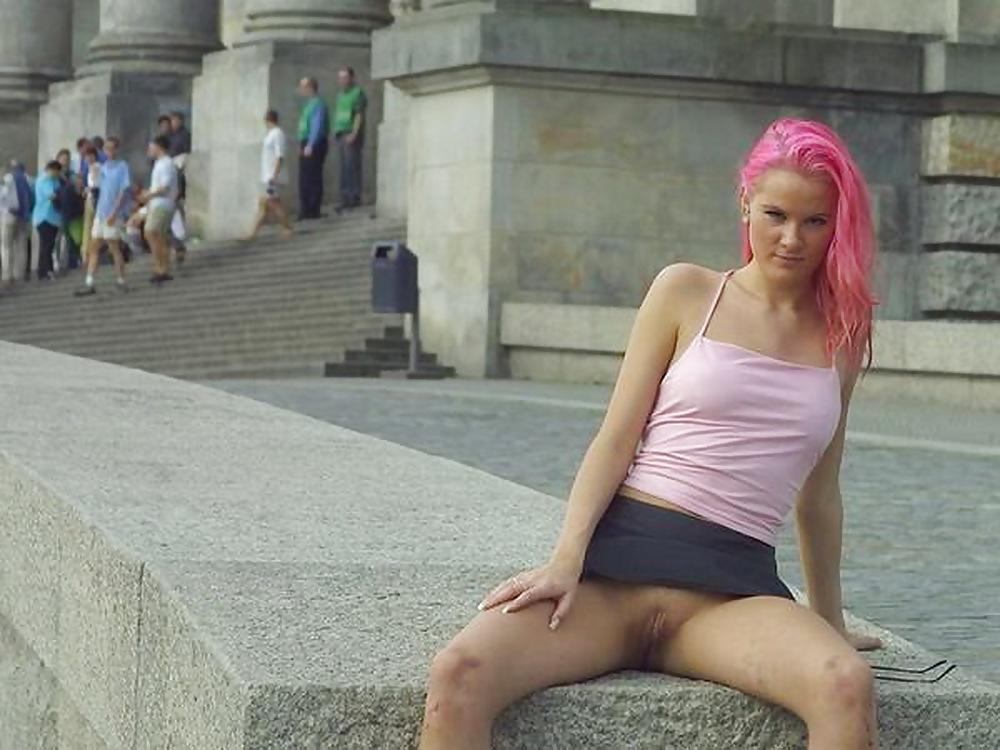 21P Naked in Public #103