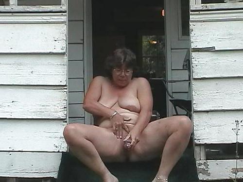 25P Chubby Amateur Nudist