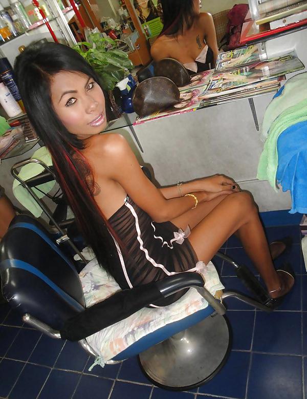 16P Süßer Pattaya-Ladyboy