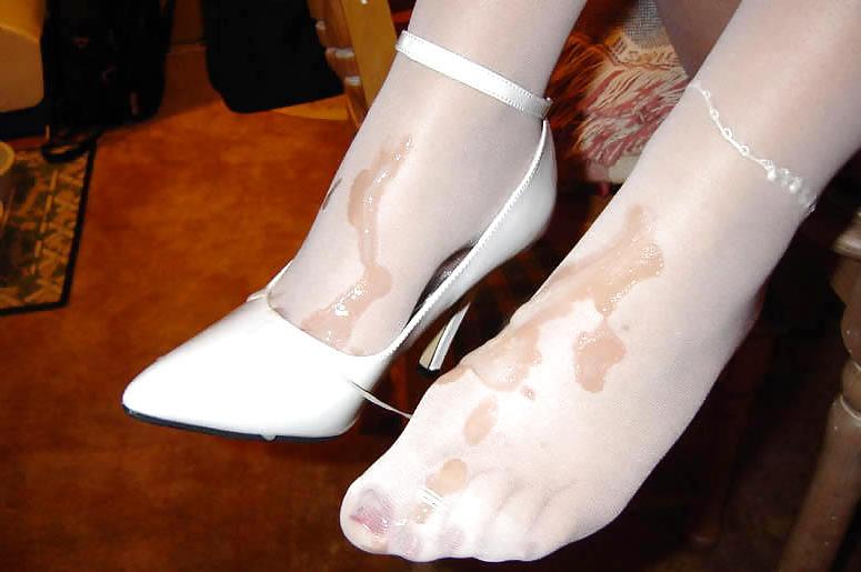 16P Cum feet and heels