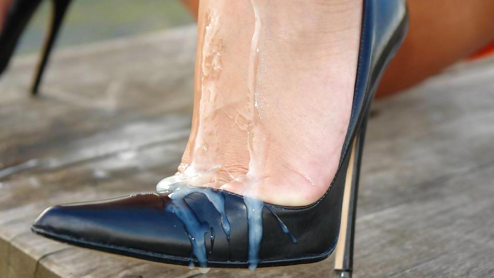 16P Cum feet and heels