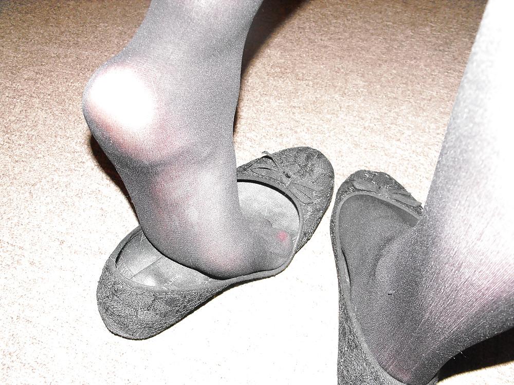 19P Girlfriends sexy nylon feet