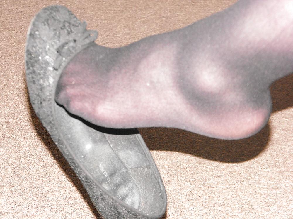 19P Girlfriends sexy nylon feet
