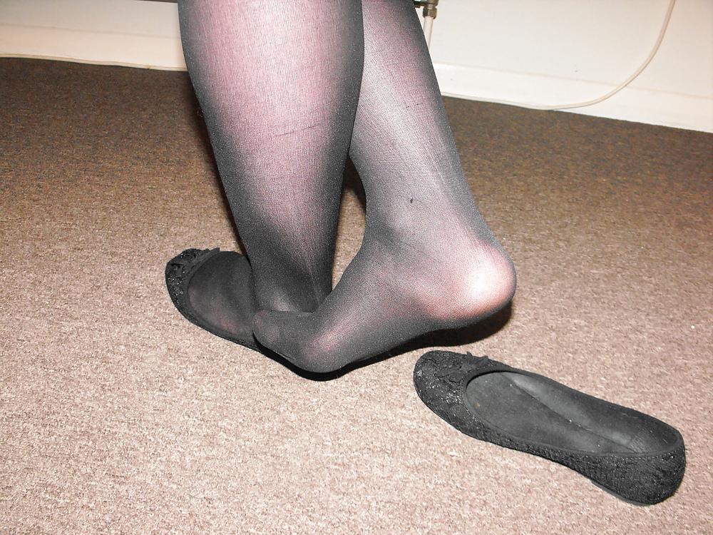 19P Girlfriends sexy nylon feet