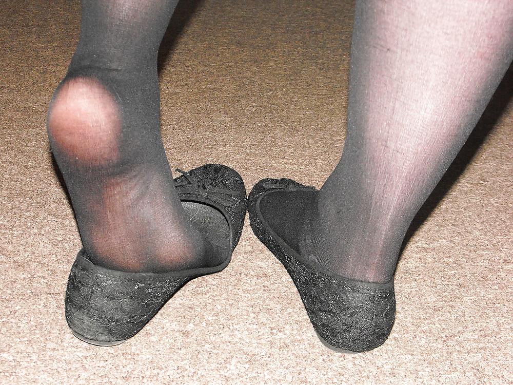 19P Girlfriends sexy nylon feet