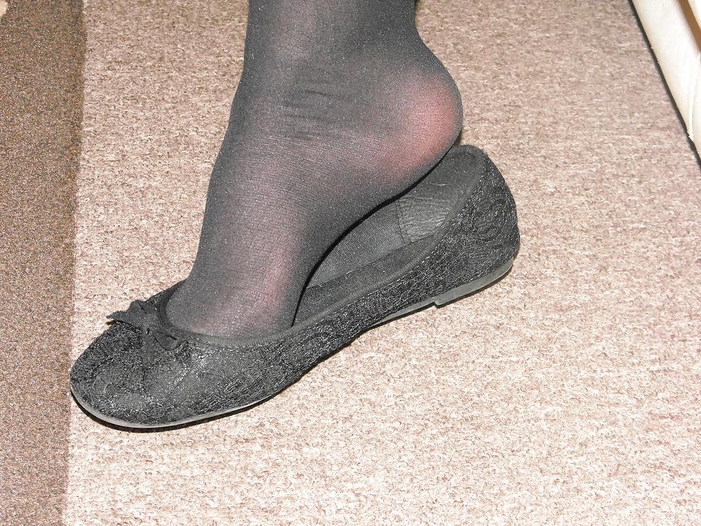 19P Girlfriends sexy nylon feet