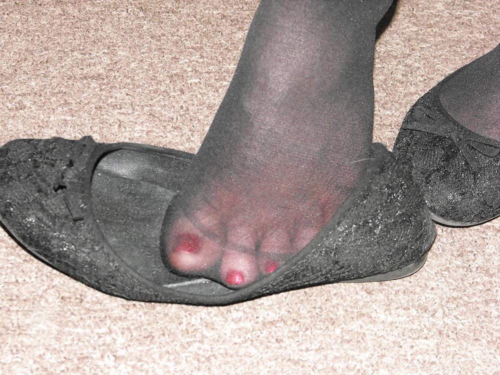 19P Girlfriends sexy nylon feet