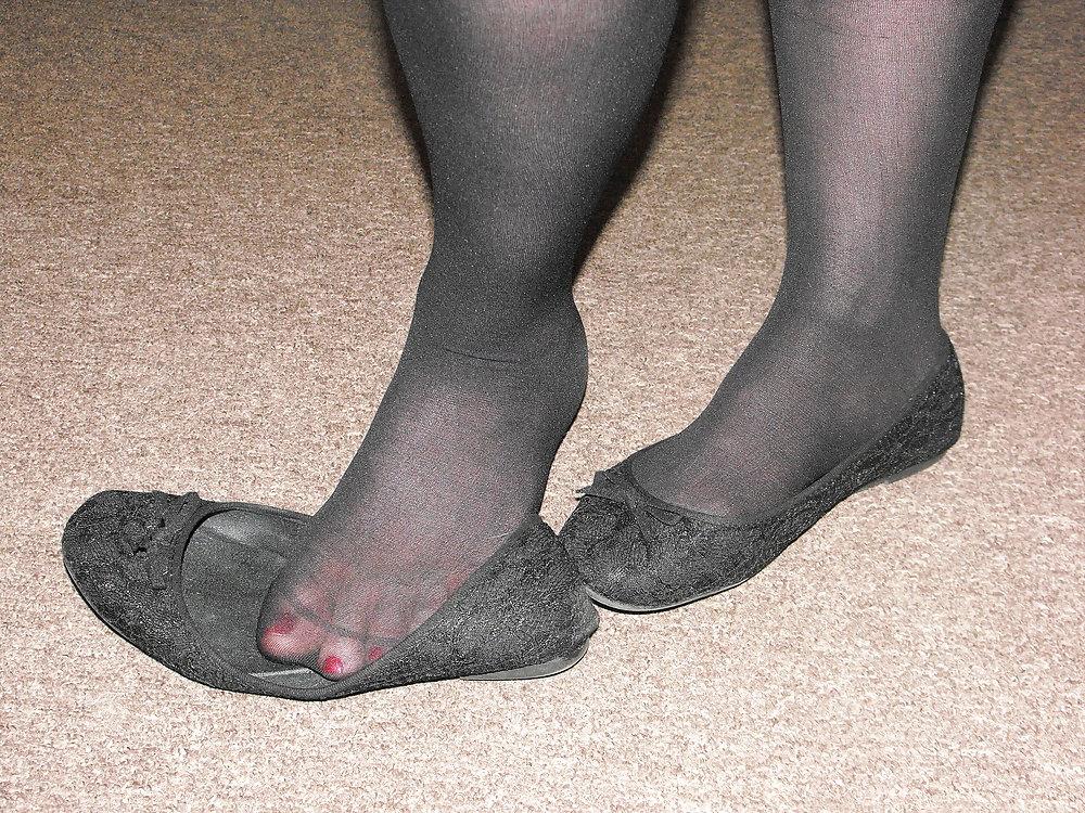 19P Girlfriends sexy nylon feet
