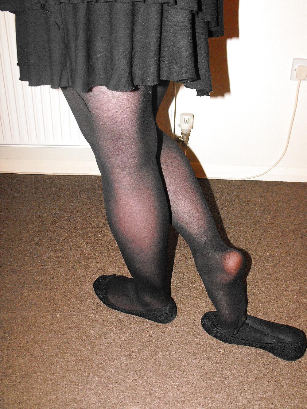 19P Girlfriends sexy nylon feet