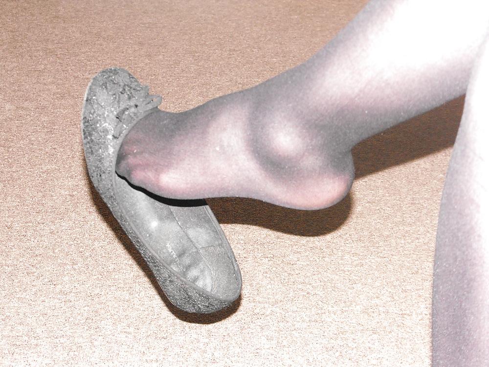 19P Girlfriends sexy nylon feet